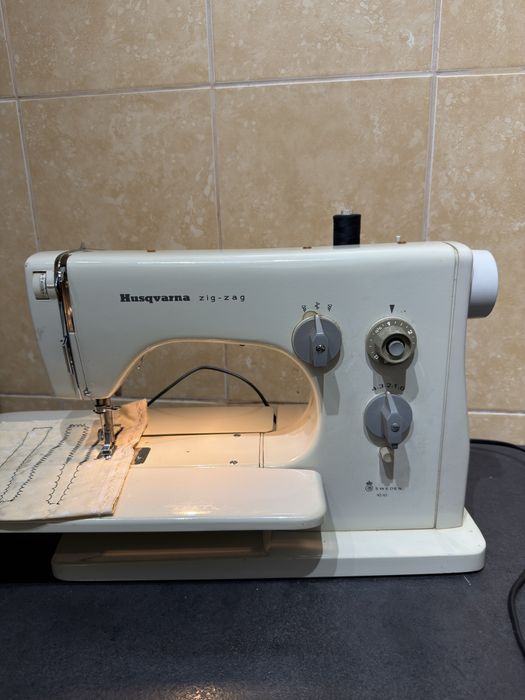 Masina de cusut festonat cu butoniere HUSQVARNA Germania