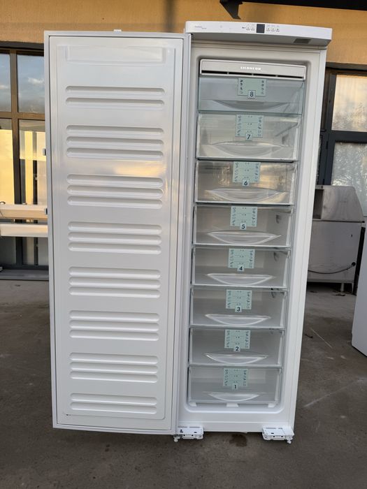 Фризер Либхер No Frost  Като НОВ 183 см