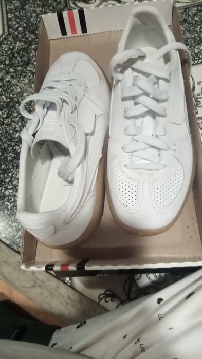 Женские кроссовки новые