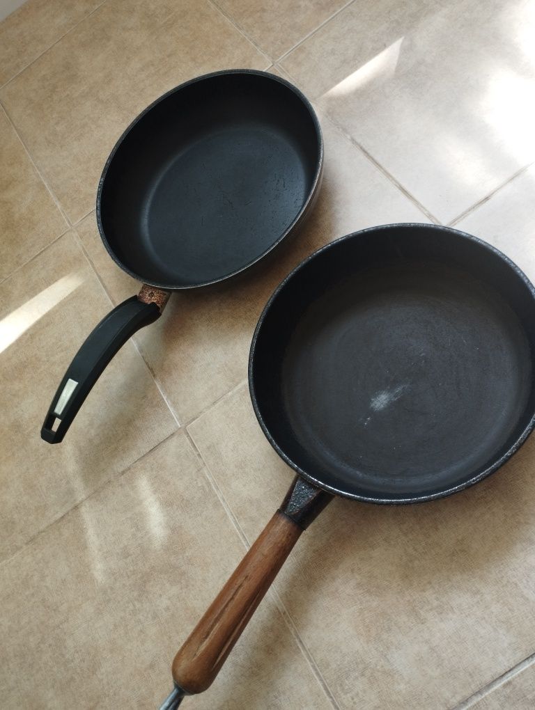 2 tigăi ceramică/55 lei ambele