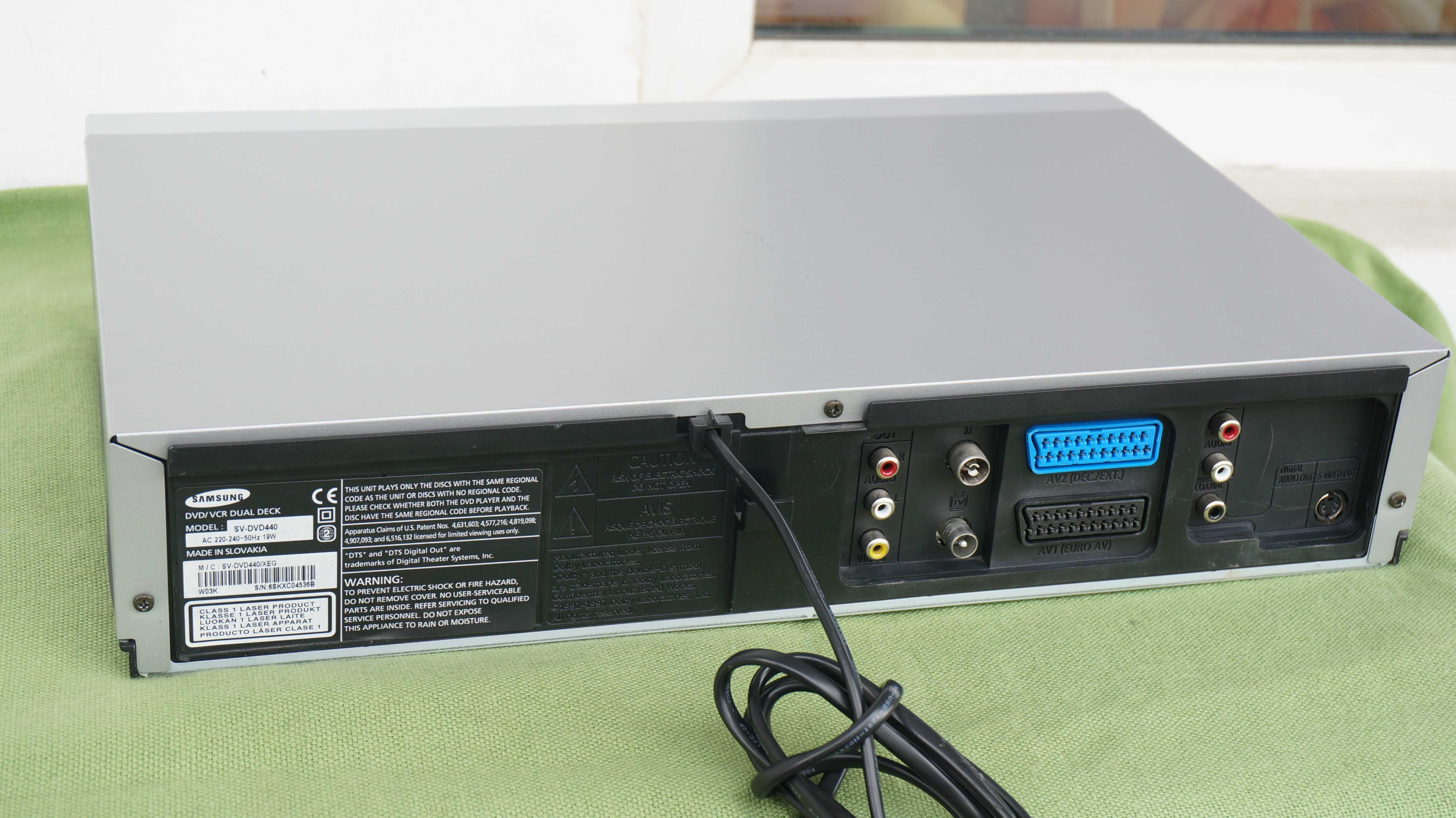 Video VHS recorder combo cu DVD player SAMSUNG SV-DVD440
