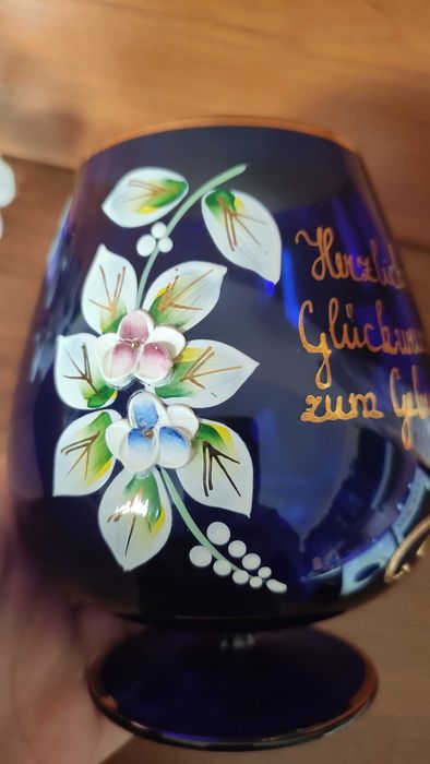 Голяма чаша от цветен кристал с 3Д декорация и златен кант