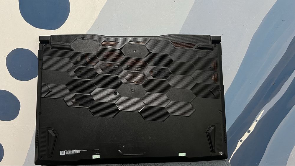 Игровой ноутбук MSI BRAVO 17 D7VF (Korea)  Состояние идеальная