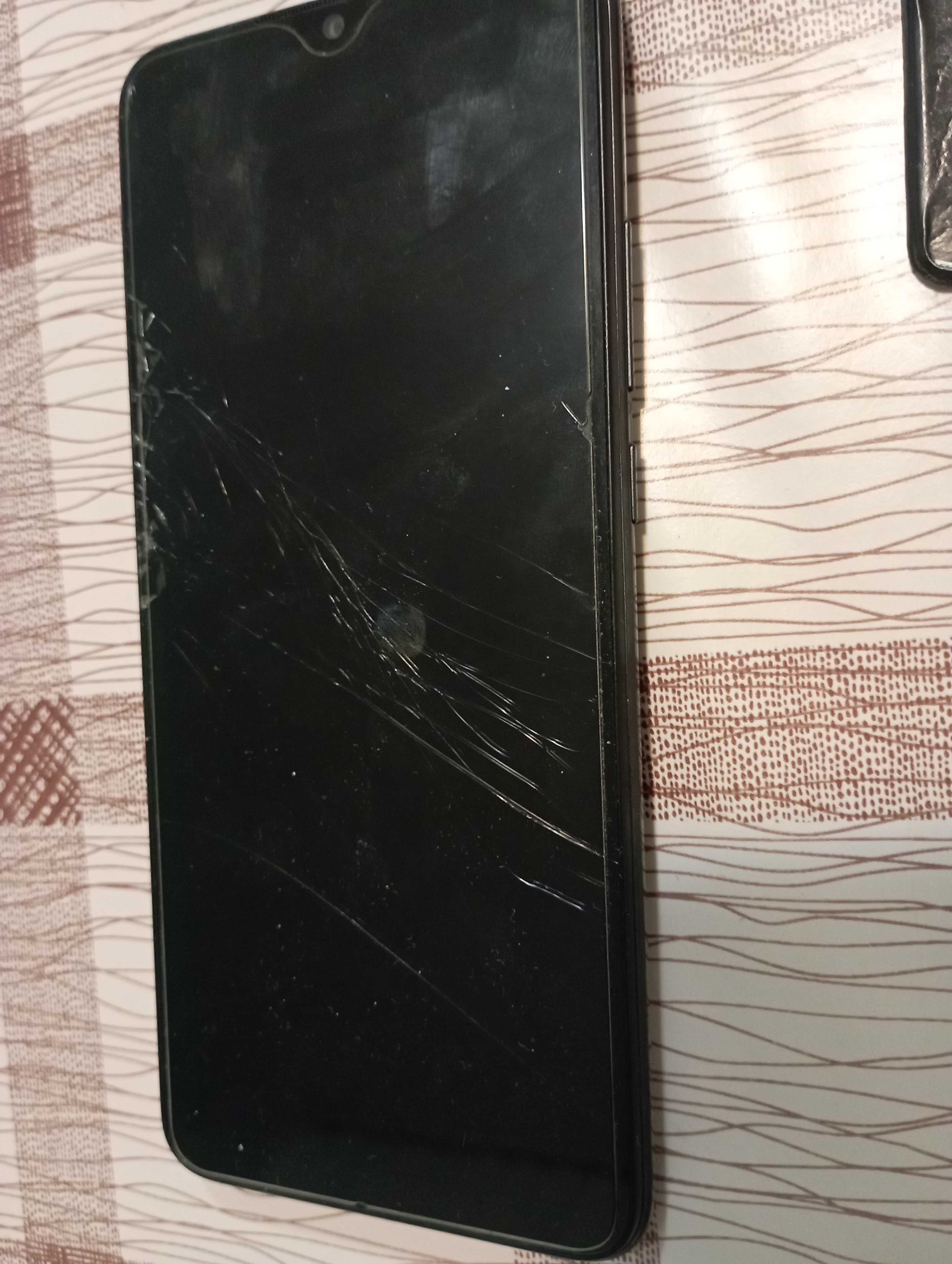 Xiaomi Redmi 10C с четири резервни калъфа