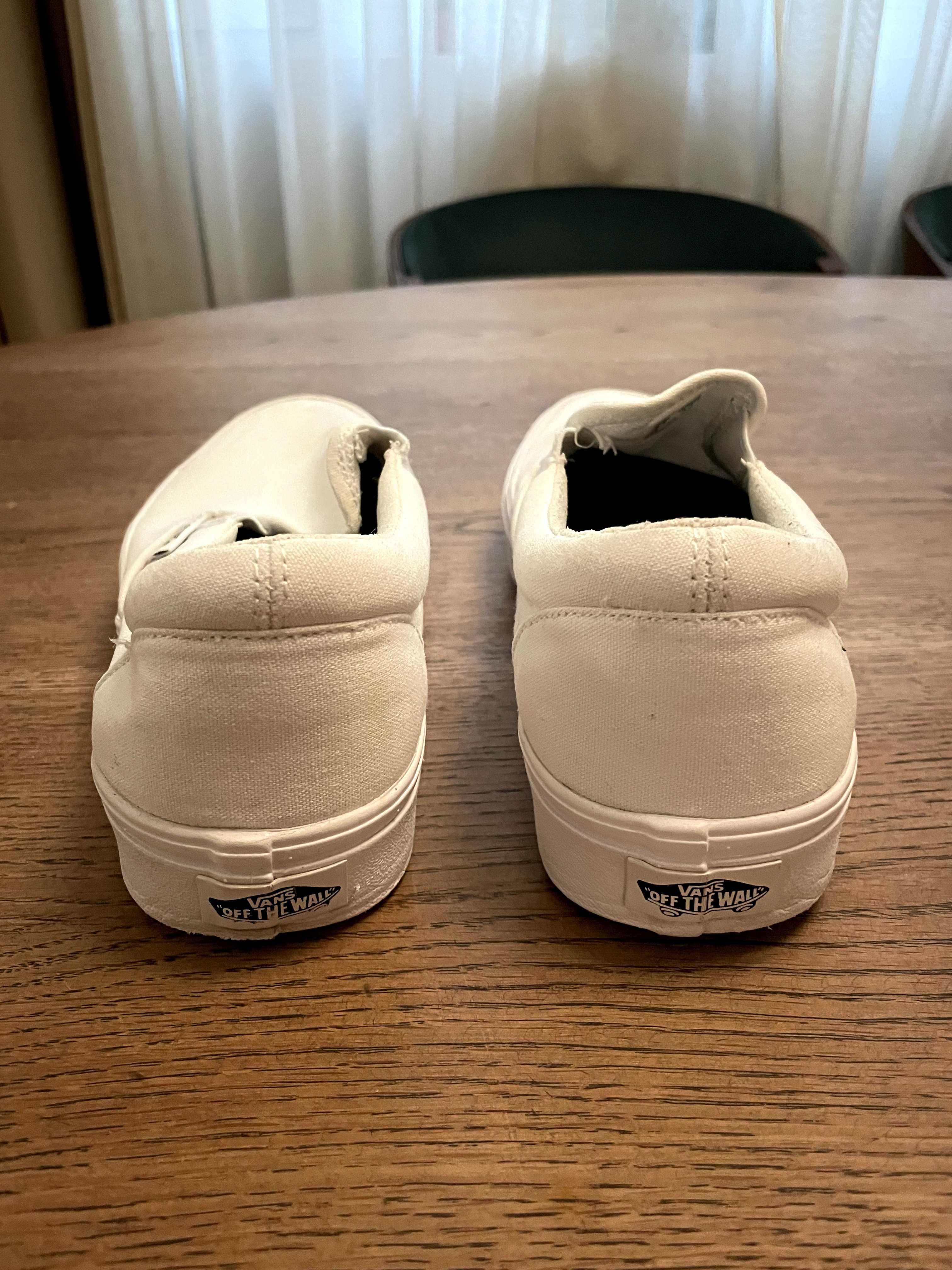 Бели Vans Slip-on