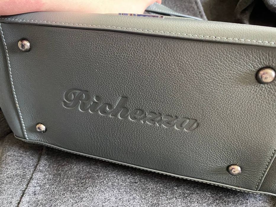 Продам стильную сумку Richezza