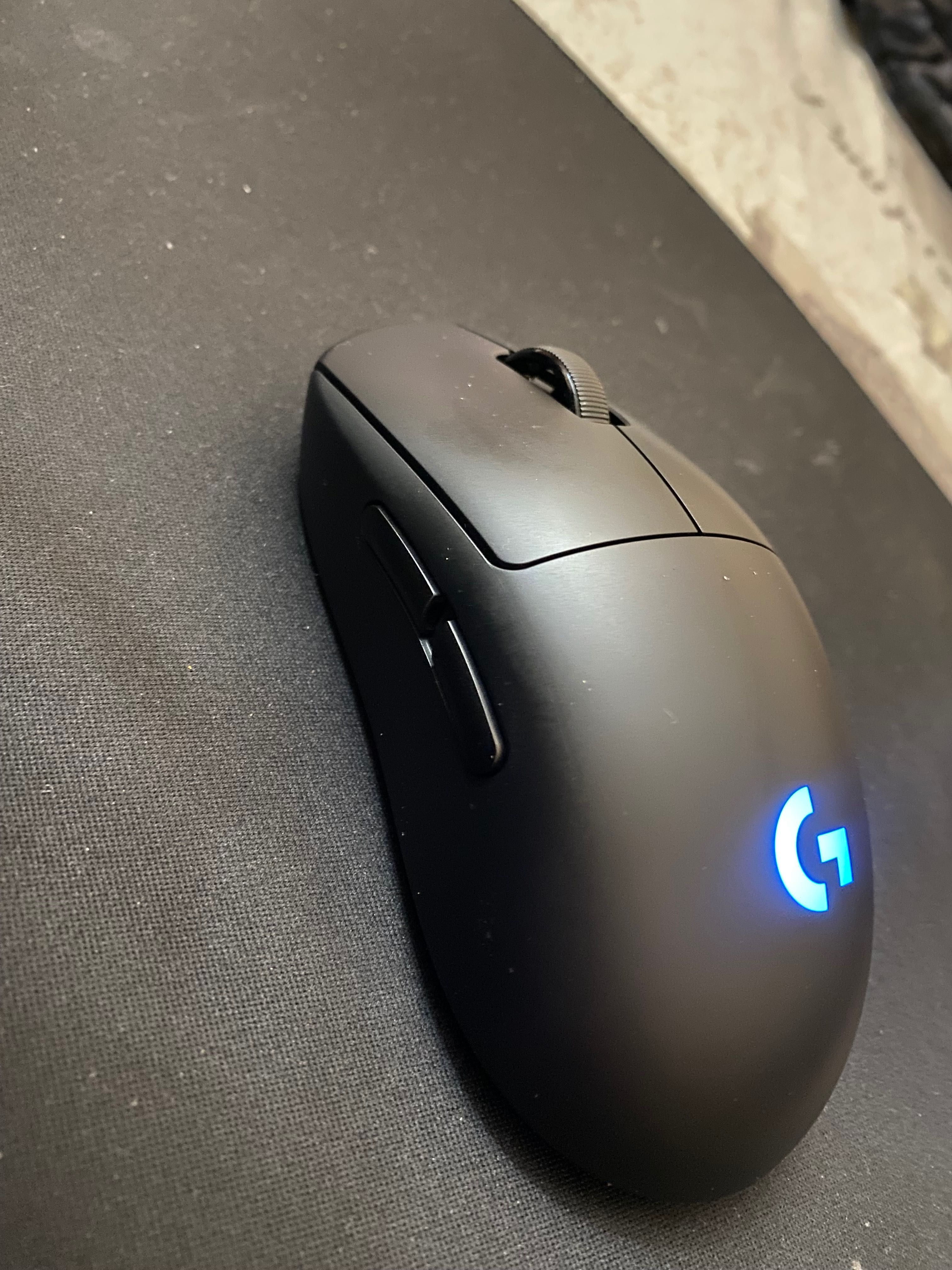 Продавам мишка Logitech PRO lightspeed 2 (с подарък Mouse pad-G640!