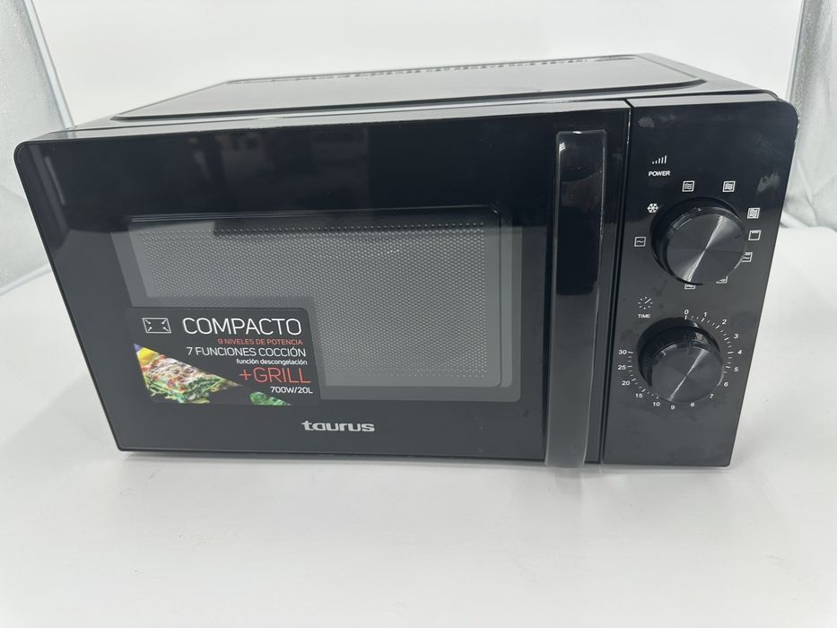 Чисто нова микровълнова TAURUS 20литра 700вата