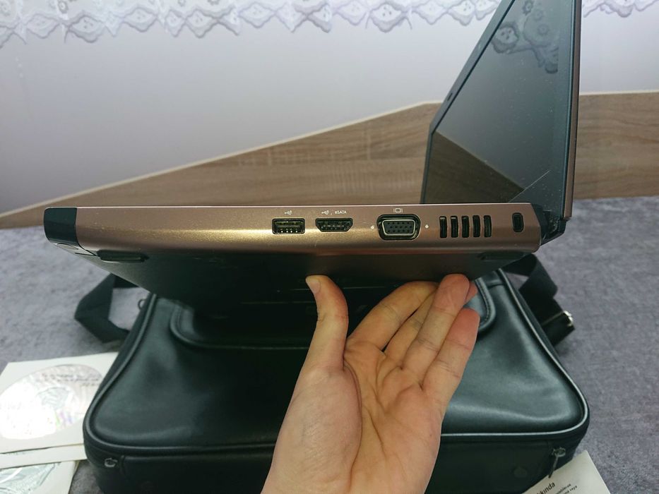 Лаптоп Dell Vostro 3300 13.3" i5 M430 NVIDIA 310M 4GB RAM 320GB HDD