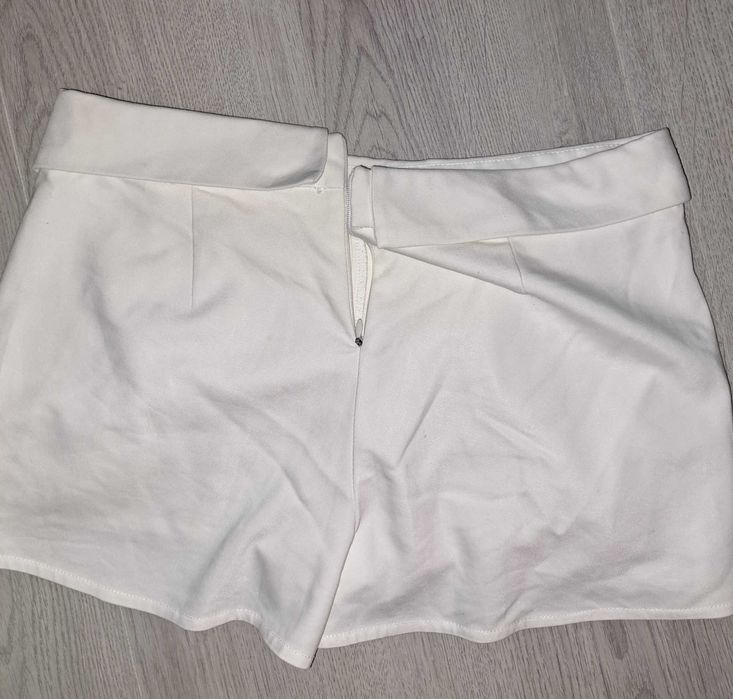 fusta pantalon scurta alba