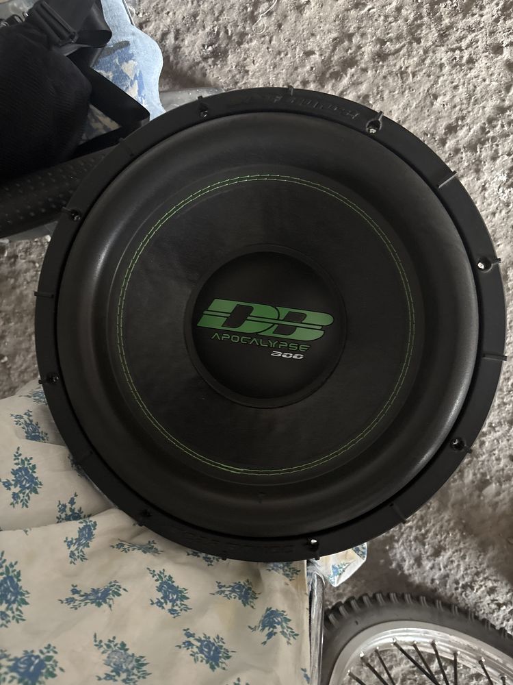 продам сабвуфер db-sa305d2