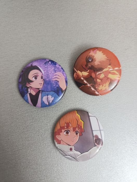 3 значка с аниме персонажами из аниме клинок рассекающий демонов