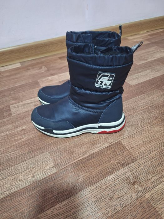 Срочно продаётся полусапожки в отличном состоянии 37-размер