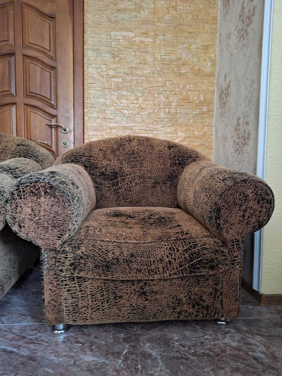 Диван мягкий + два кресла