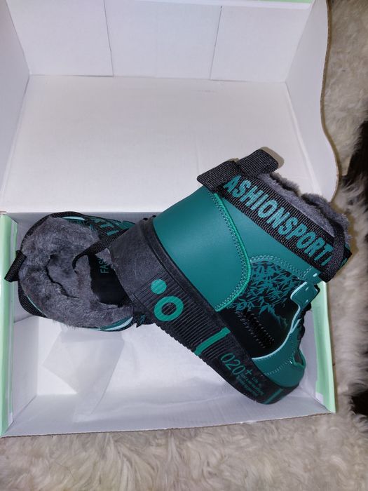 Vând adidași îmblăniți nr 41  noi în cutie