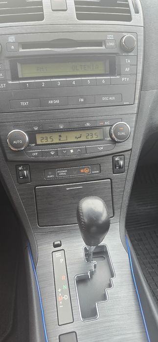 Toyota Avensis 2.2 .