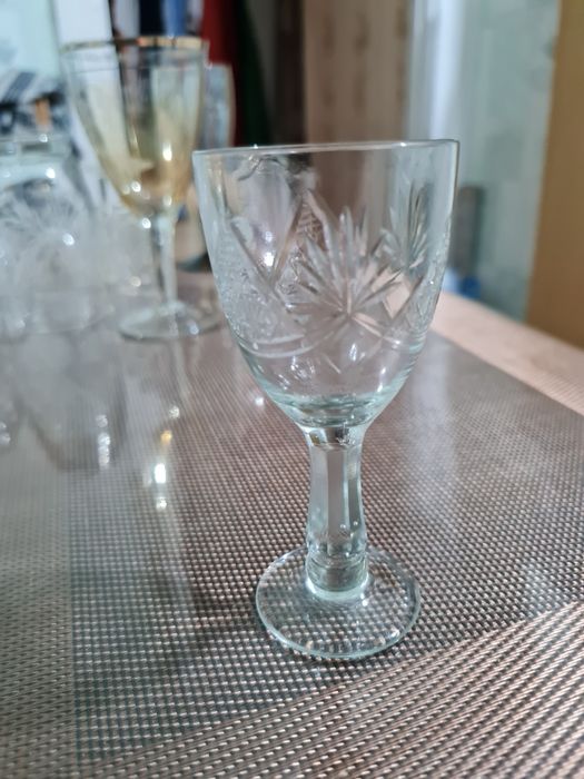 Продам рюмки и фужеры