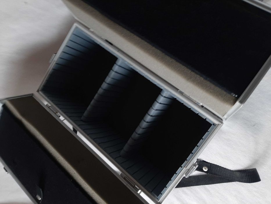 Метален куфър за фотоапарати и фотографска техника