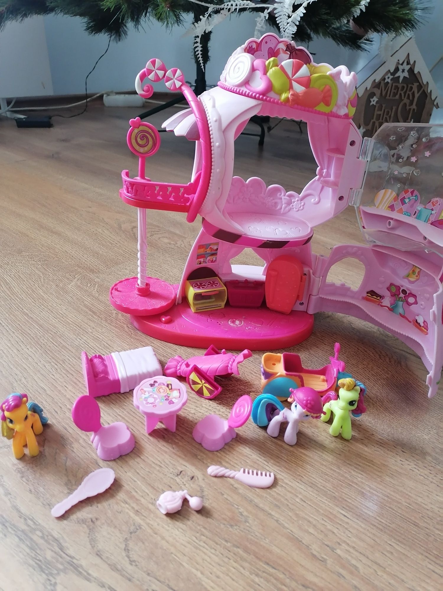 My little pony къща  Селестия голяма . И много понита