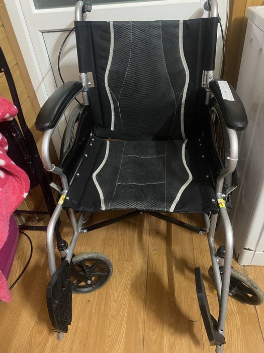 Scaun cu rotile persoane cu handicap