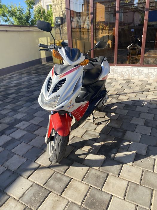 Vand scuter Yamaha aerox