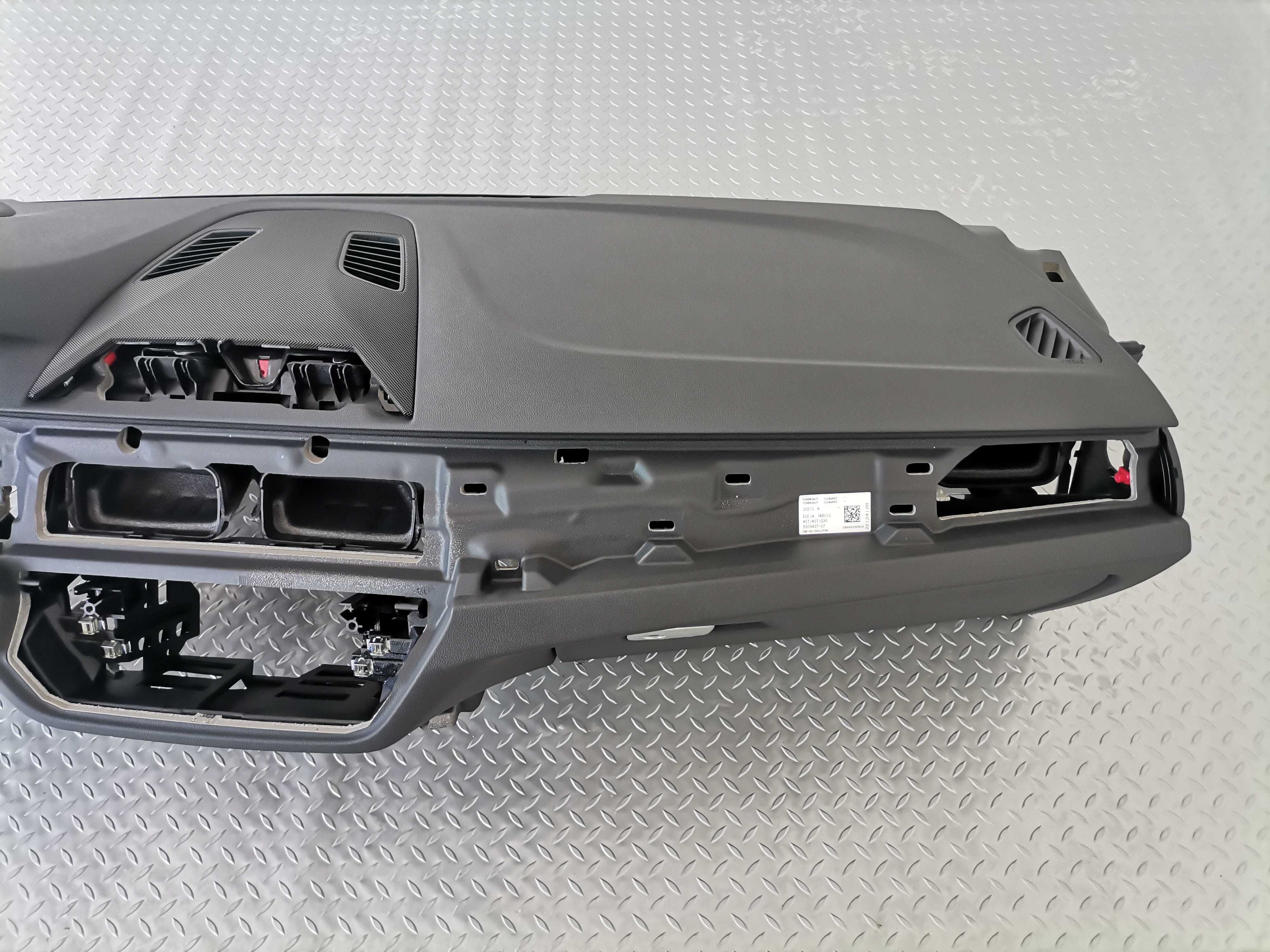 Ново Табло BMW 5 G30 G31 G38 Lci HUD Черно гума