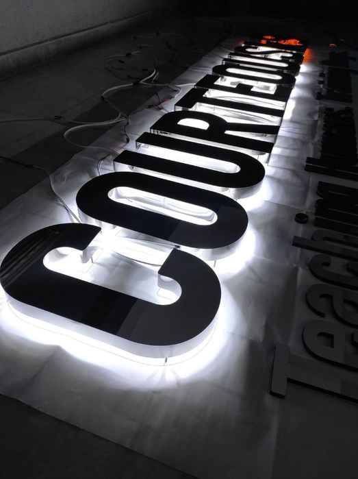 Изготовление вывесок из нержавейки