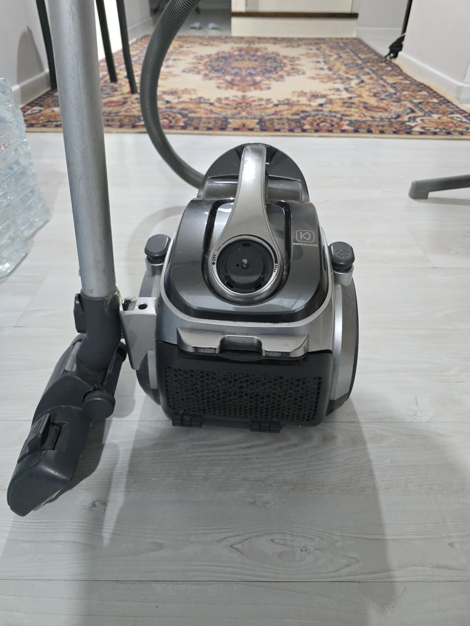 Продам пылесос LG compressor