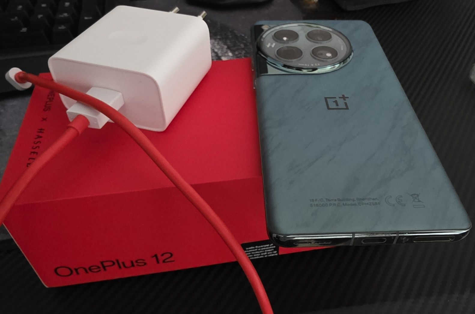 OnePlus 12, 16 GB RAM, 512 GB memorie