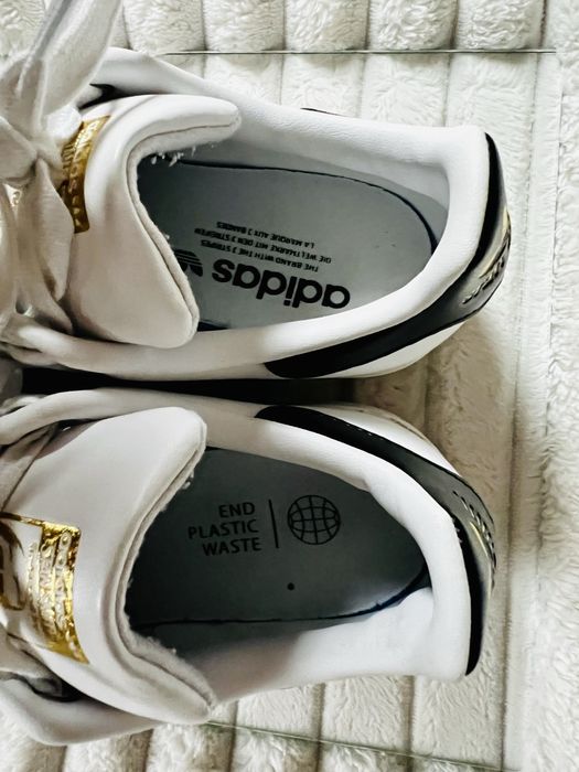 Adidas Stan Smith alb cu floricele negre