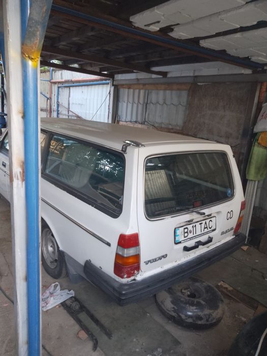 Vând urgent Volvo 240 de epoca
