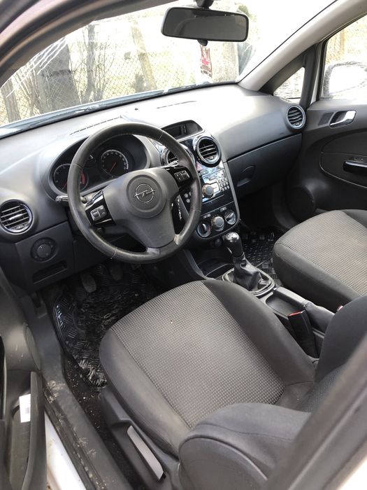 Opel Corsa D на части