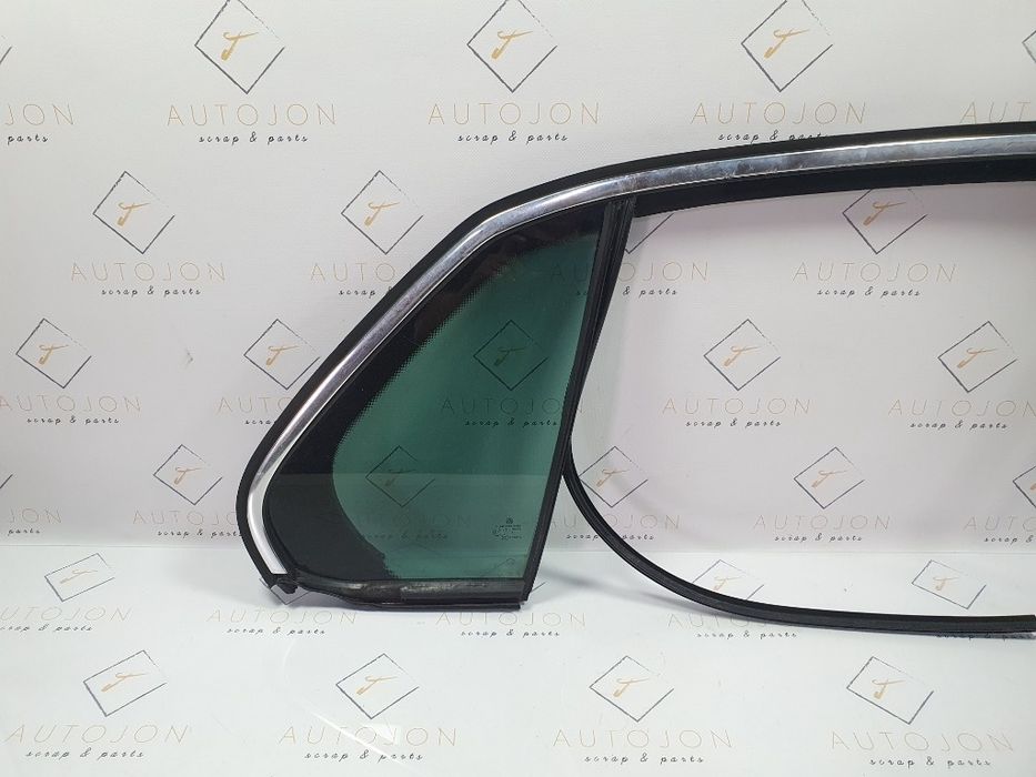 Geam fix dreapta spate cu rama dreapta spate VOLKSWAGEN JETTA III 1K2