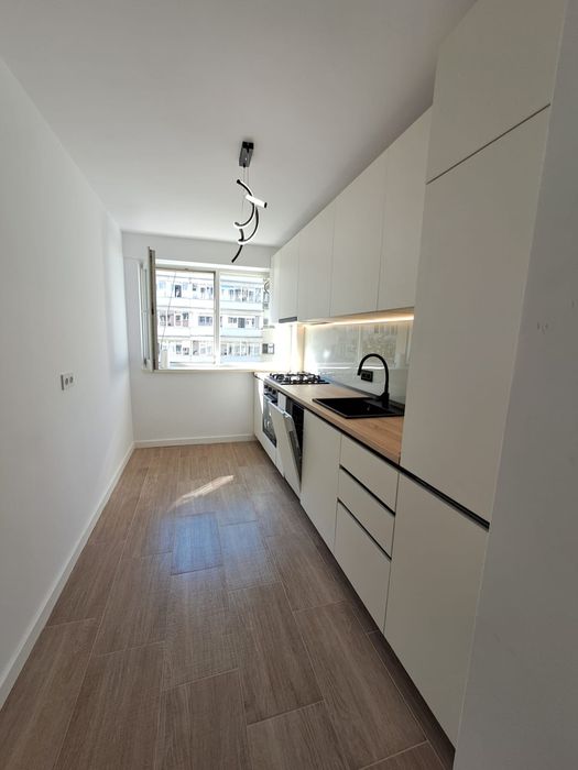 Proprietar vând apartament 3 camere și 2 băi