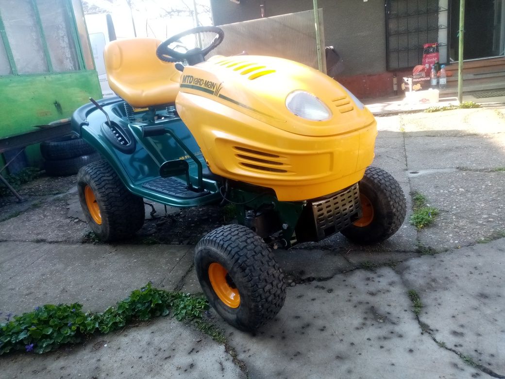 Tractoras tuns iarba yardman