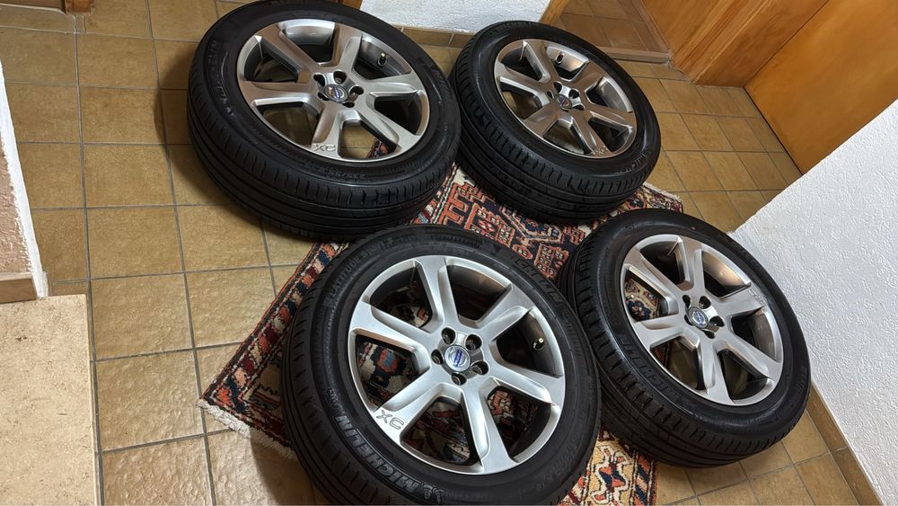 Vând jante și cauciucuri de vară pentre volvo XC60