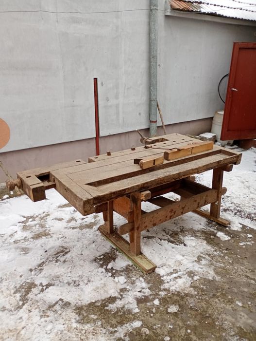 Masă rustică pentru tâmplărie