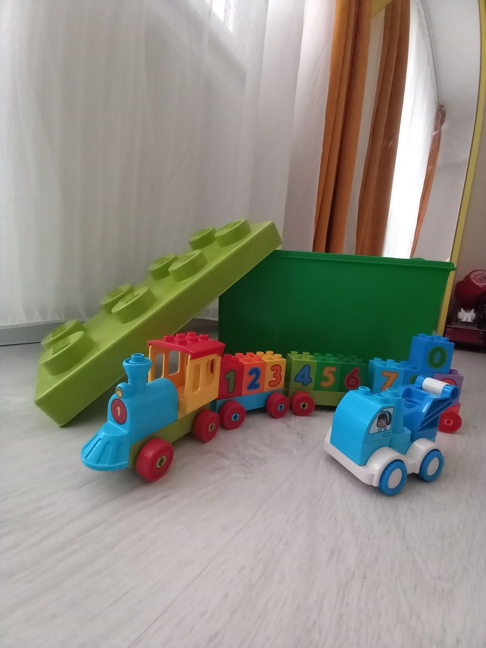 LEGO DUPLO - Cutie in forma de caramida 85 piese