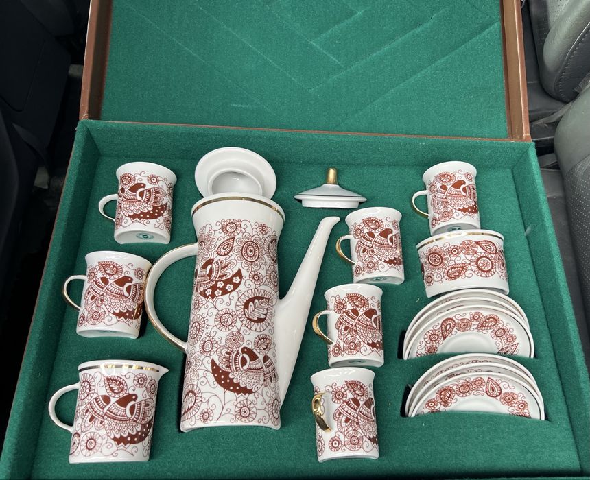 Порцеланови чаши и стъкло