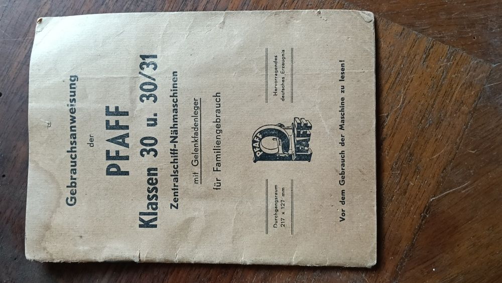 Mașină de cusut Pfaff de epocă.