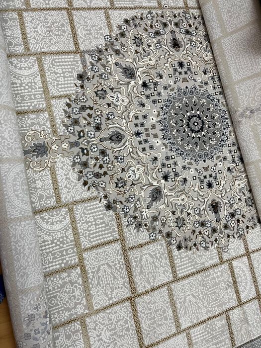 Шелковый ковер model in Iran