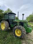 Tractor John Deere 3640 și plug reversibil