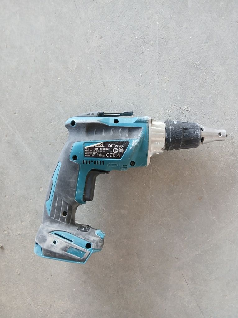 Винтоверт за гипсокартон Makita DFS250Z