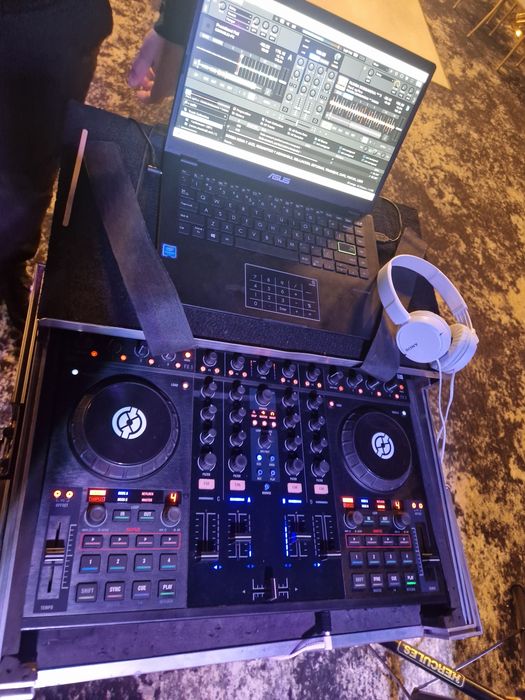 Consola DJ Traktor s4 Mk2