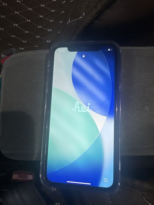 Продам айфон 11 в среднем состояний