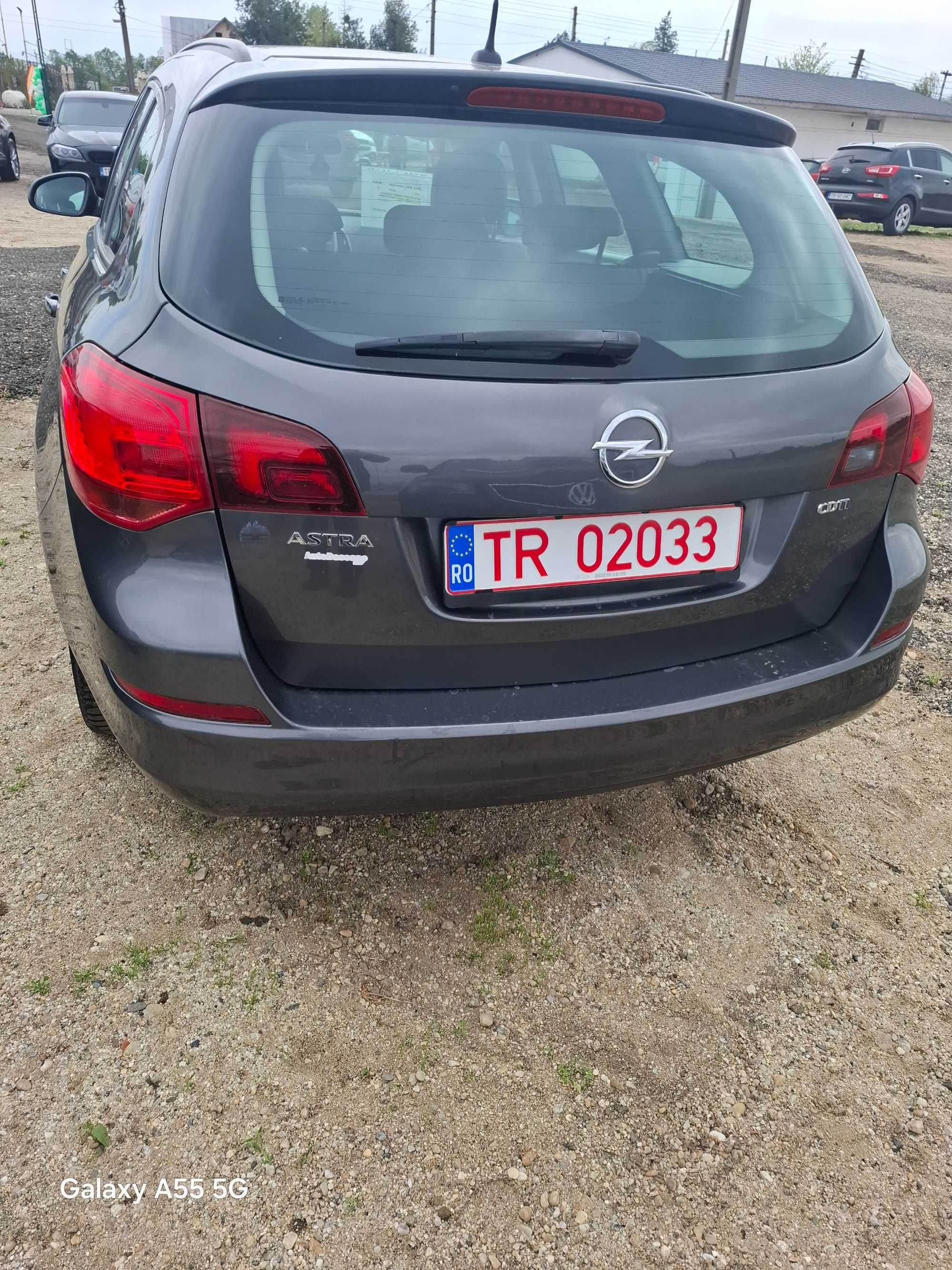Opel Astra Break,an 2011, 1,7 D ,tapiterie semipiele cutie manuala.