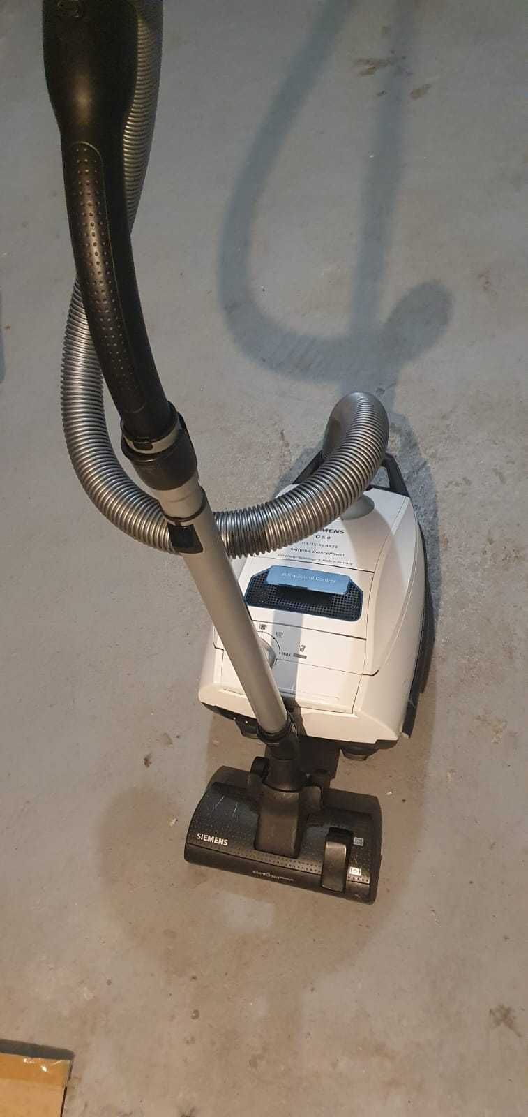 Vând aspirator Siemens Q5.0