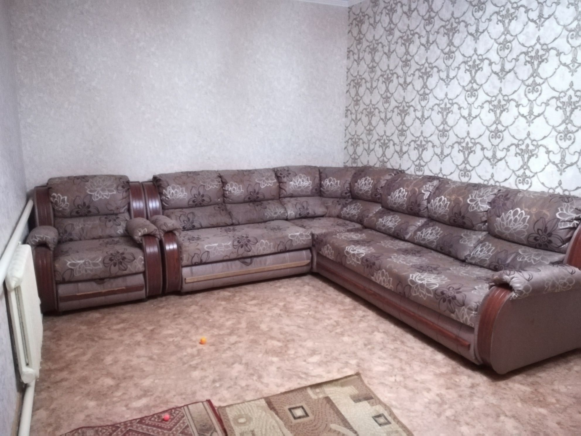 Угловой диван с крестом
