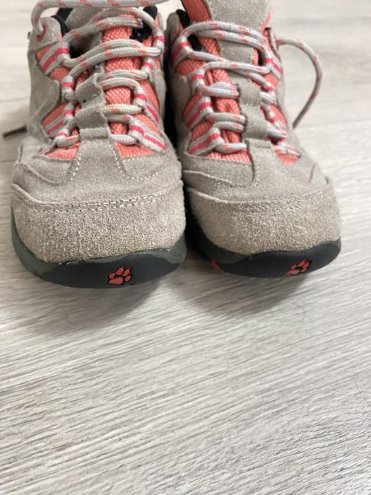 Adidasi drumetie jack wolfskin marime 32