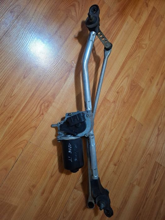 Продавам лостов механизъм на чистачките за опел астра г